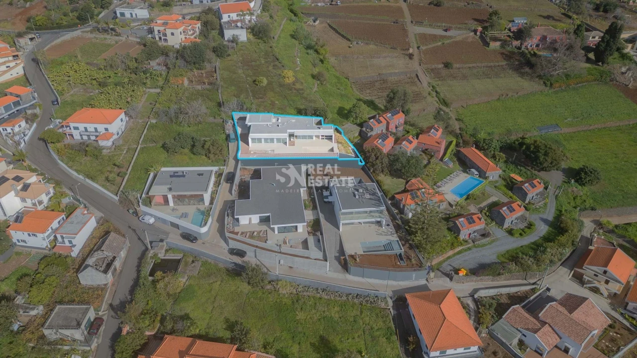Moradia T4 para Venda em Estreito da Calheta Foto 3