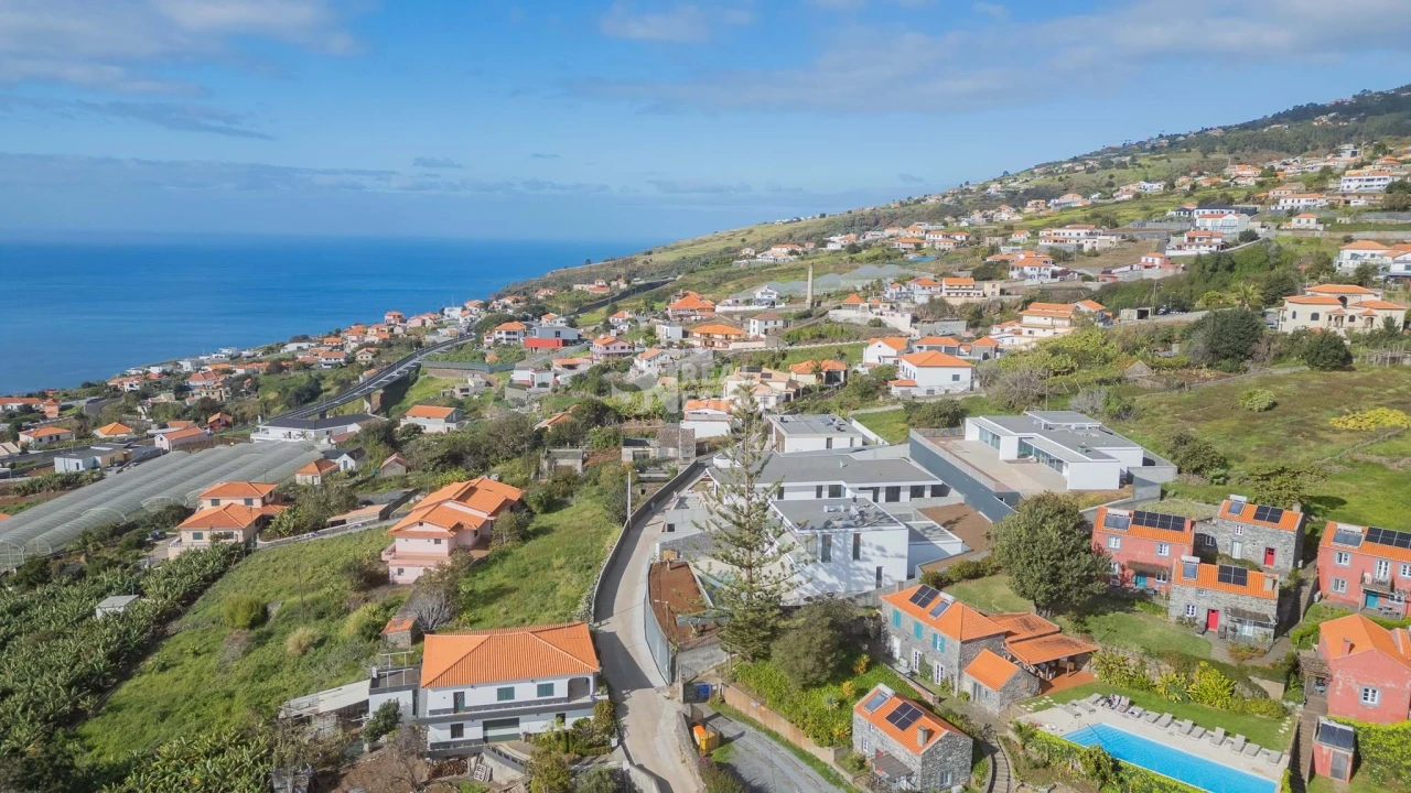 Moradia T4 para Venda em Estreito da Calheta Foto 8