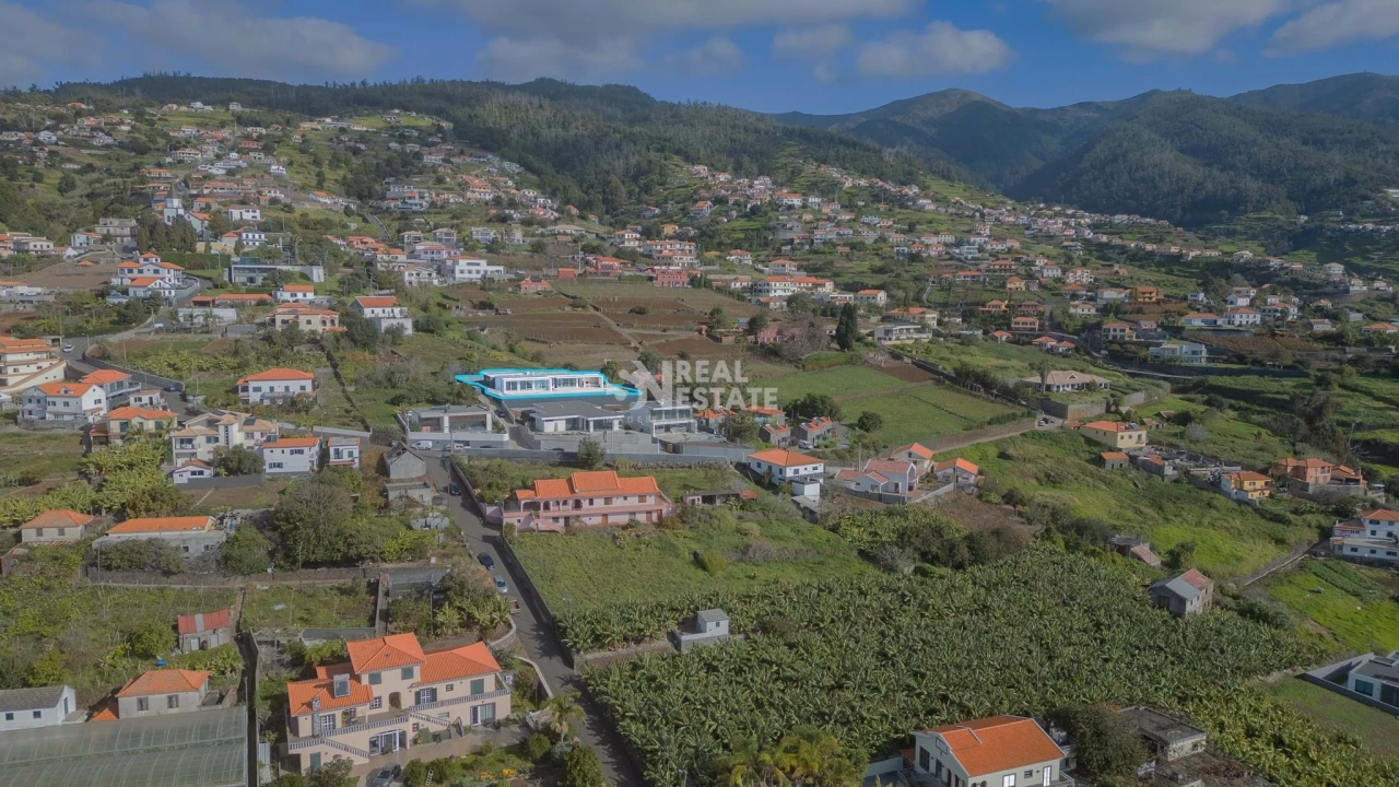 Moradia T4 para Venda em Estreito da Calheta Foto 17