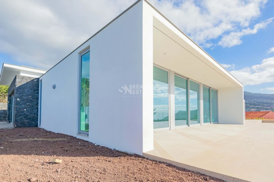 Moradia T4 para Venda em Estreito da Calheta Foto 4