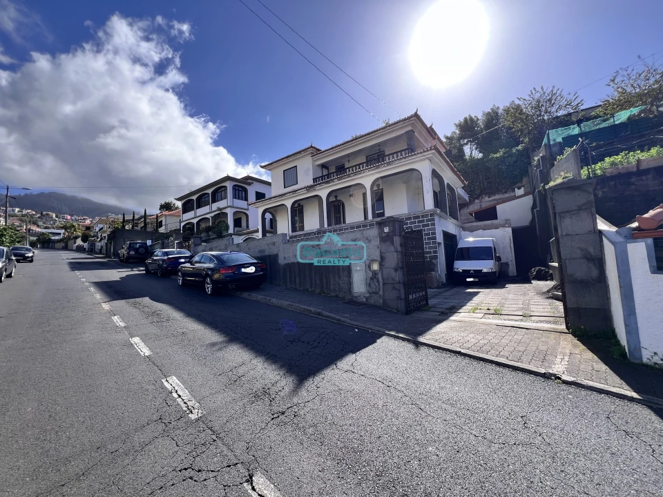 Moradia T5 para Venda em São Roque Foto 1