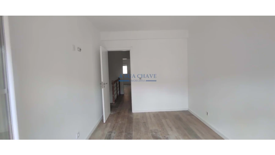 Moradia T4 para Venda em Seixal Foto 30