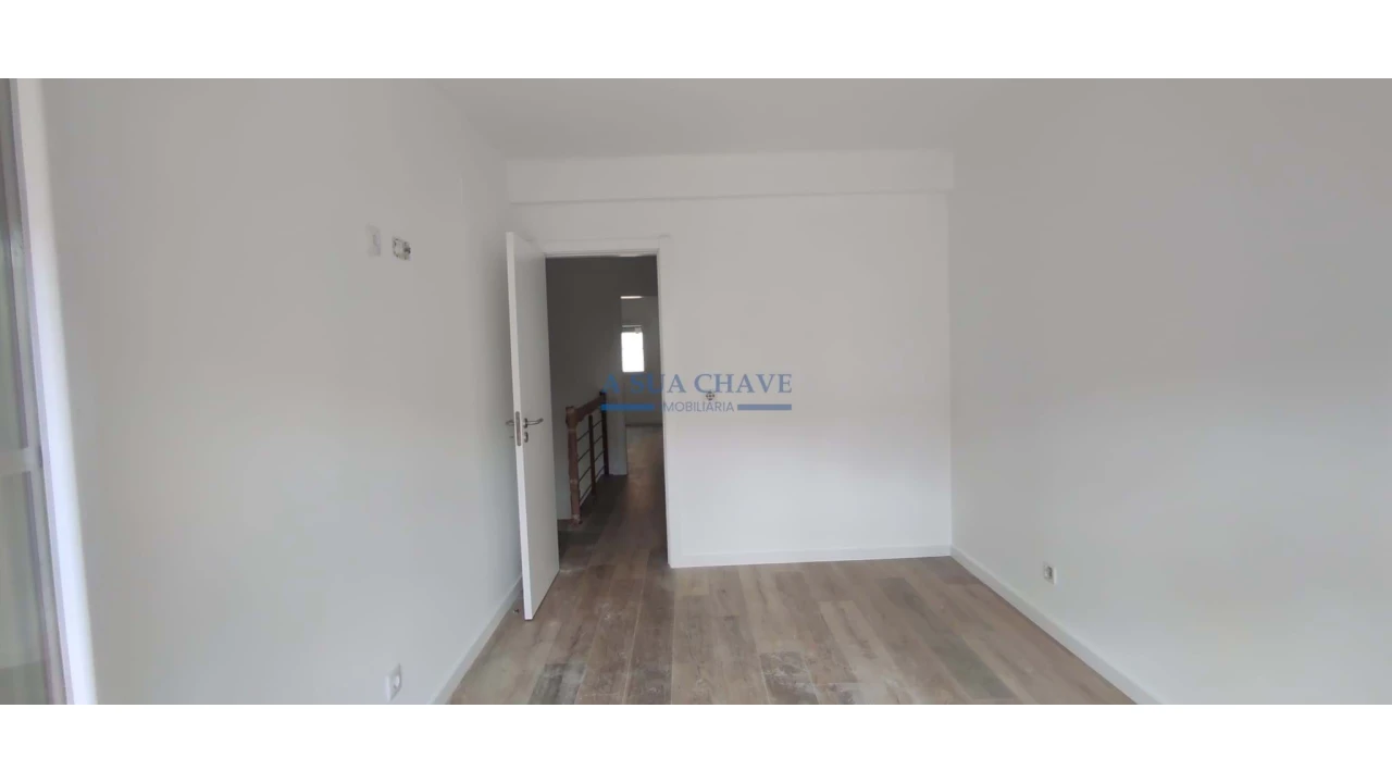 Moradia T4 para Venda em Seixal Foto 30