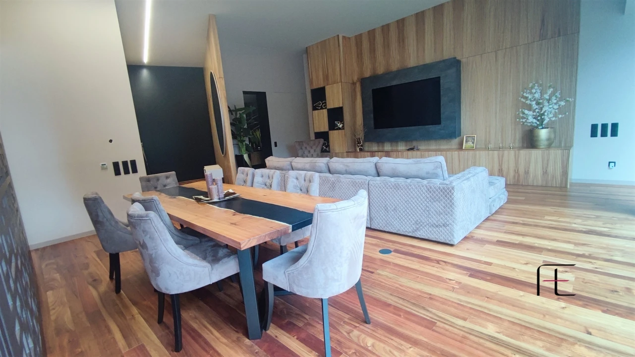 Moradia T4 para Venda em Avintes Foto 23