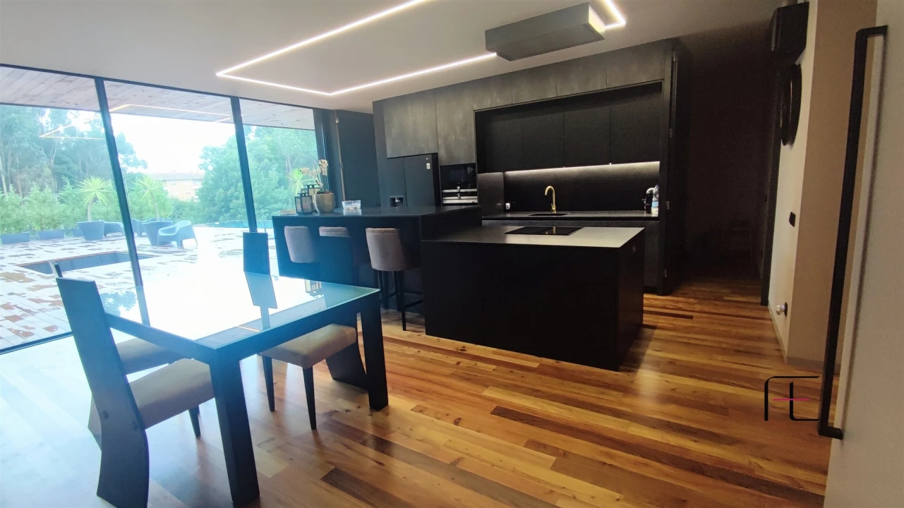 Moradia T4 para Venda em Avintes Foto 26