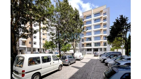 Apartamento T3 para Venda em Carcavelos e Parede