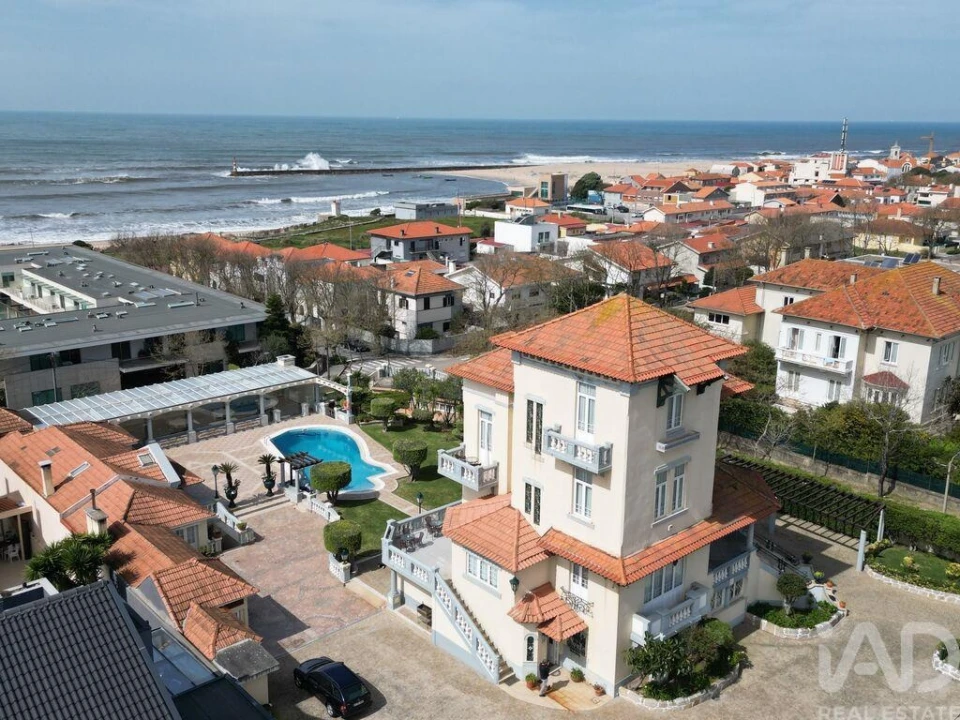 Moradia T8 para Venda em Arcozelo Foto 3