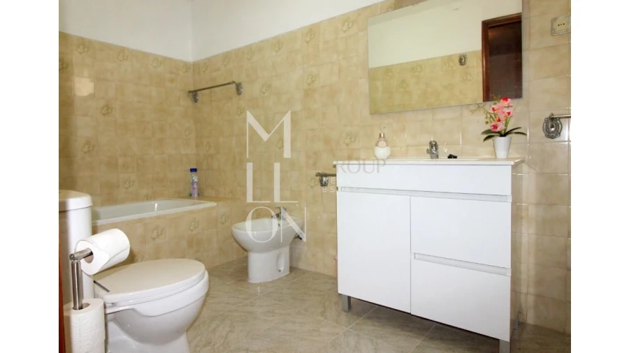 Moradia T5 para Venda em Mourão Foto 26