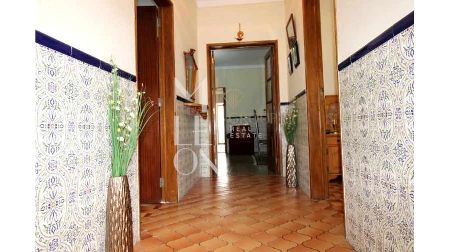 Moradia T5 para Venda em Mourão Foto 2