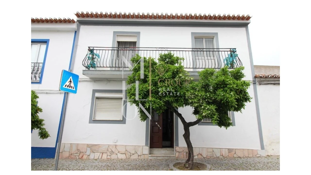 Moradia T5 para Venda em Mourão Foto 1