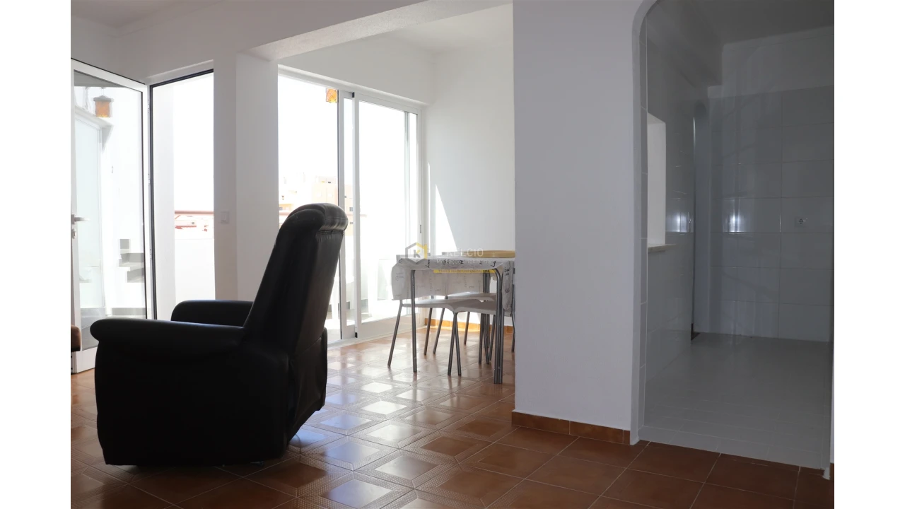 Apartamento T1 para Venda em Quarteira Foto 4