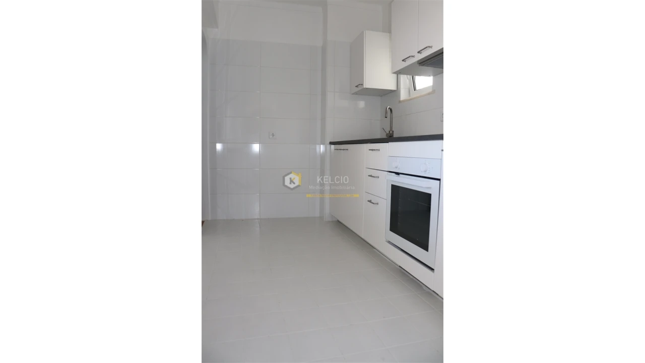 Apartamento T1 para Venda em Quarteira Foto 9