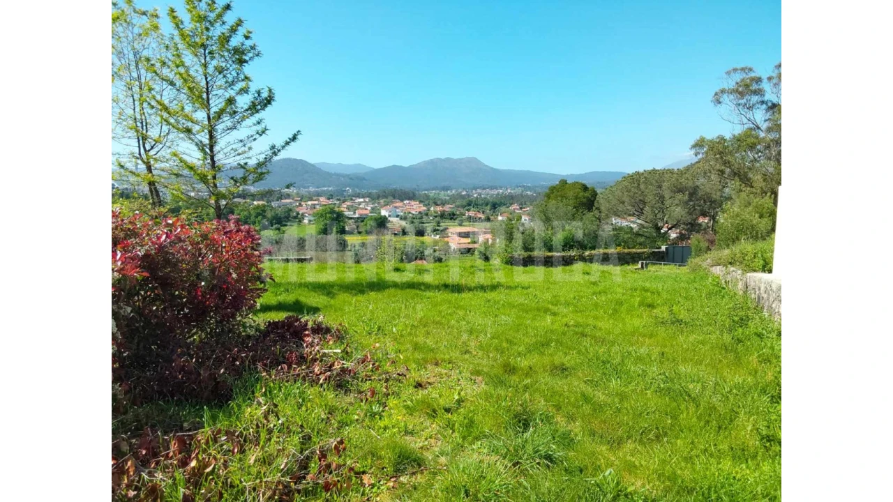 Terreno para Venda em Geraz do Lima (Santa Maria, Santa Leocádia, Moreira), Deão Foto 1