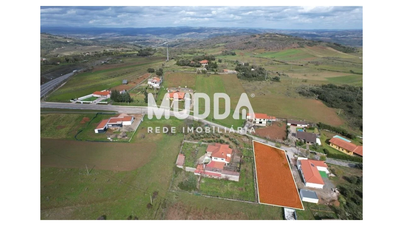 Terreno para Venda em São Pedro de Serracenos Foto 1