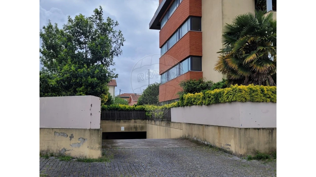 Apartamento T5 para Venda em Paranhos Foto 3