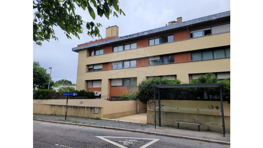 Apartamento T5 para Venda em Paranhos Foto 1