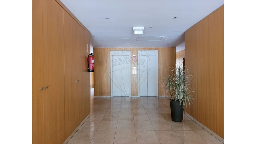 Apartamento T5 para Venda em Paranhos Foto 2