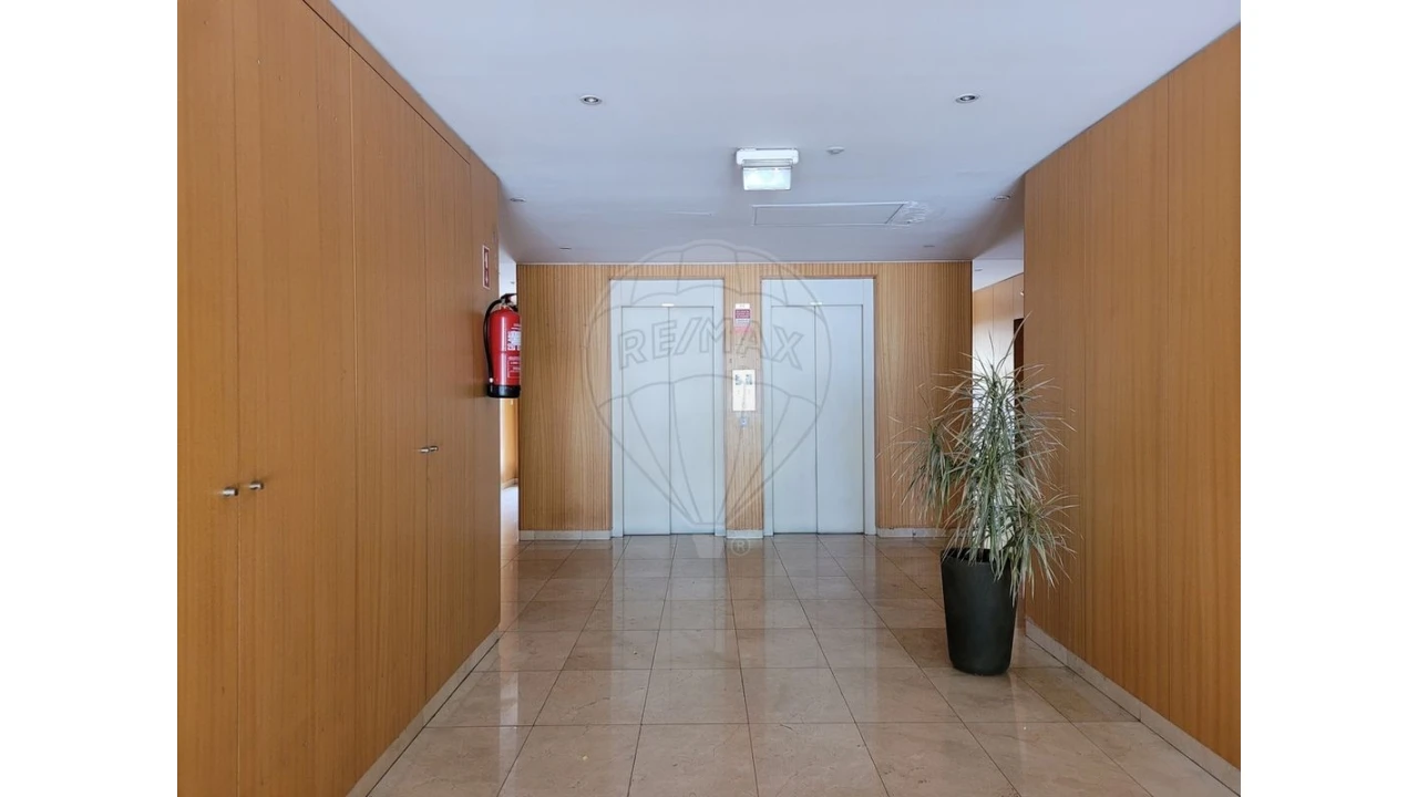 Apartamento T5 para Venda em Paranhos Foto 2