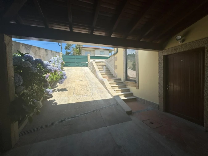 Moradia T3 para Venda em Arcozelo Foto 23