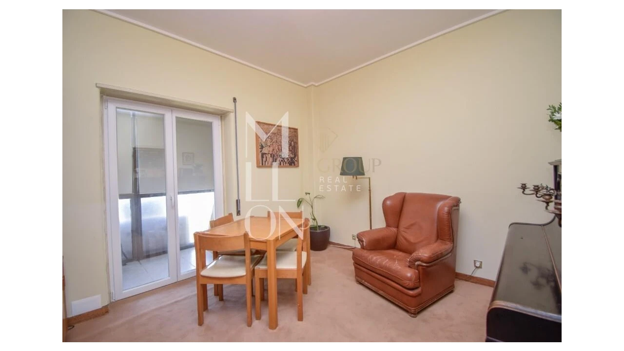 Apartamento T5 para Venda em São Domingos de Benfica Foto 2