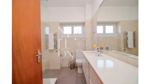 Apartamento T5 para Venda em São Domingos de Benfica