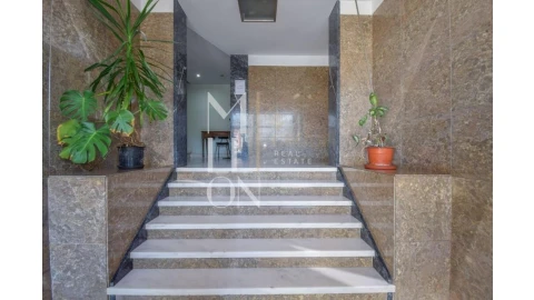 Apartamento T5 para Venda em São Domingos de Benfica