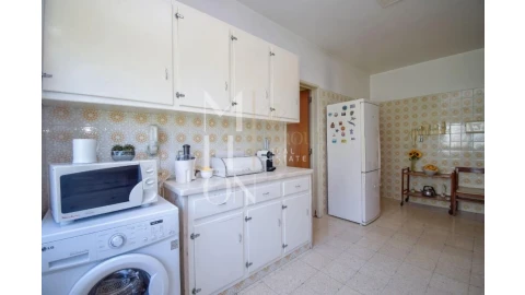 Apartamento T5 para Venda em São Domingos de Benfica