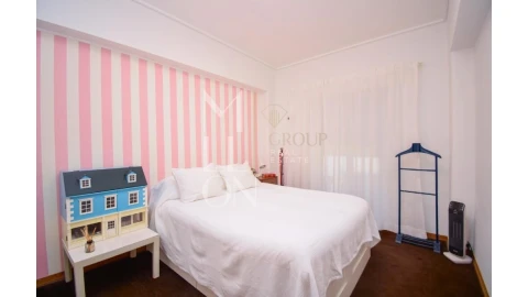 Apartamento T5 para Venda em São Domingos de Benfica