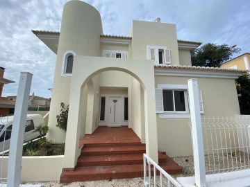 Moradia T4 para Venda em Lagos (São Sebastião e Santa Maria)