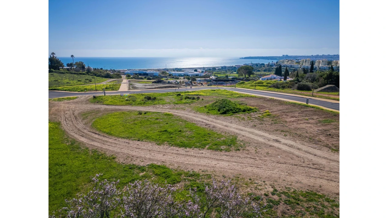 Terreno para Venda em Lagos (São Sebastião e Santa Maria) Foto 2