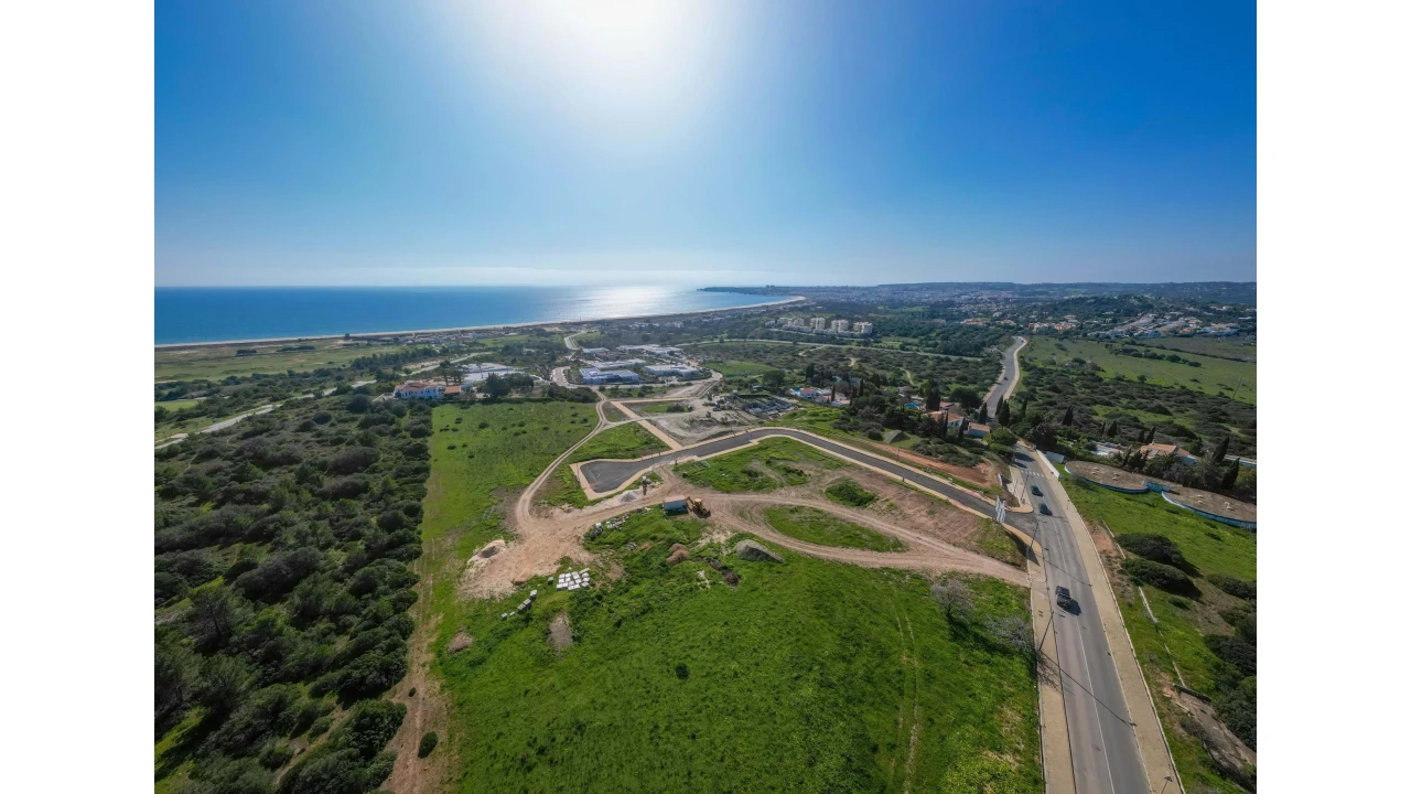 Terreno para Venda em Lagos (São Sebastião e Santa Maria) Foto 1