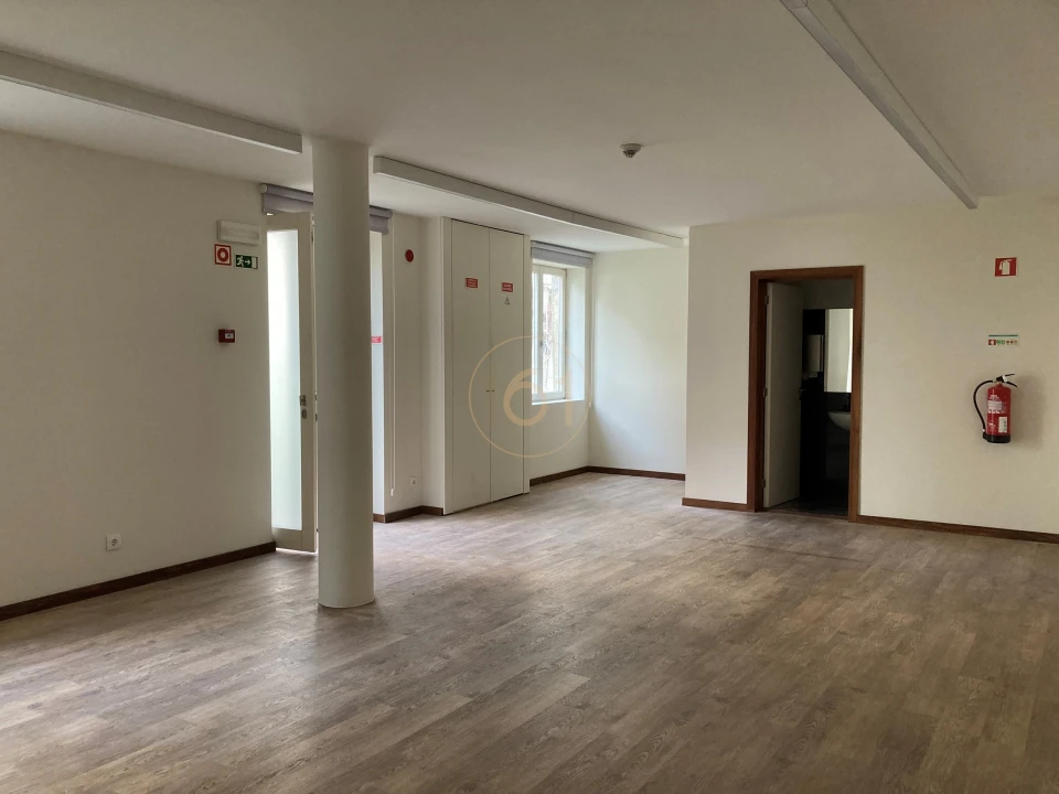 Escritório para Arrendamento em Lordelo do Ouro e Massarelos Foto 6