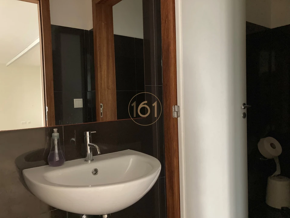 Escritório para Arrendamento em Lordelo do Ouro e Massarelos Foto 8