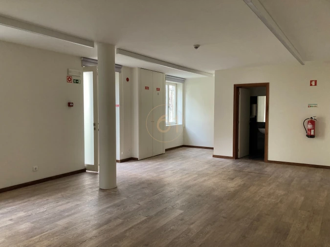 Escritório para Arrendamento em Lordelo do Ouro e Massarelos Foto 6