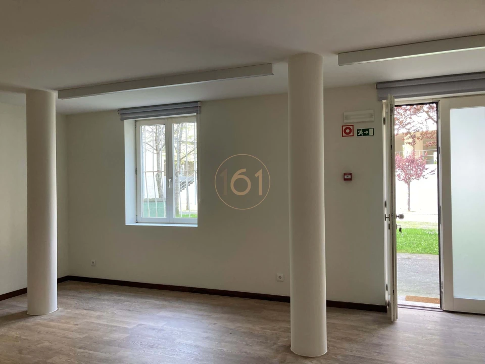 Escritório para Arrendamento em Lordelo do Ouro e Massarelos Foto 4