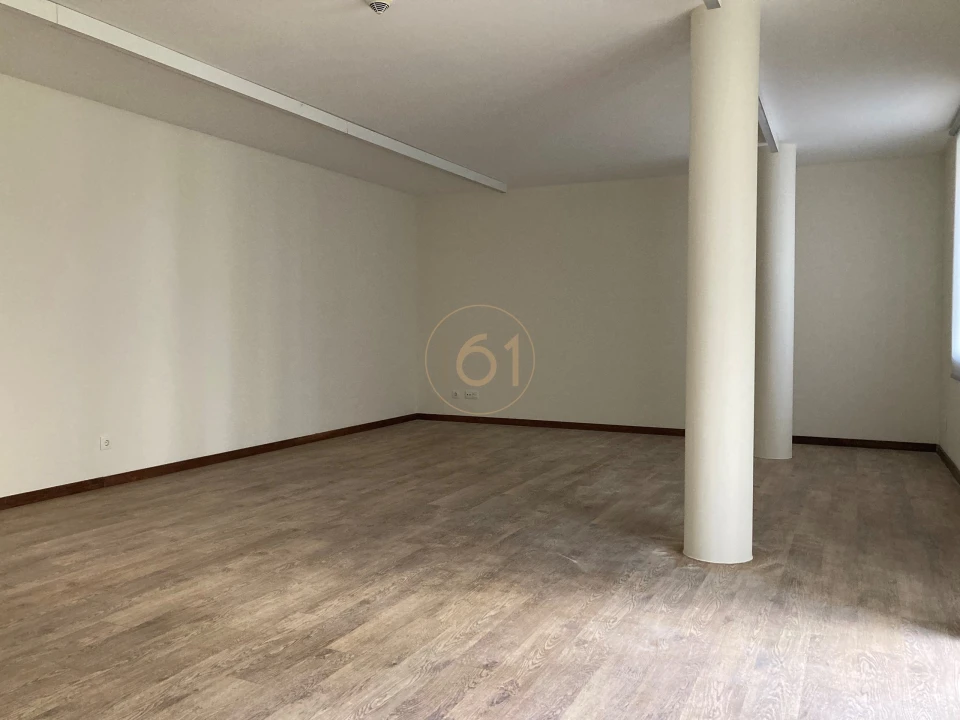 Escritório para Arrendamento em Lordelo do Ouro e Massarelos Foto 3