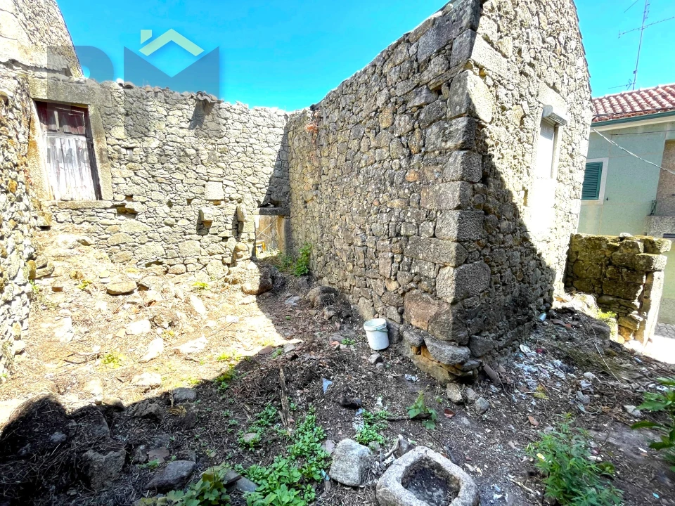 Moradia T0 para Venda em Escalos de Cima e Lousa Foto 7