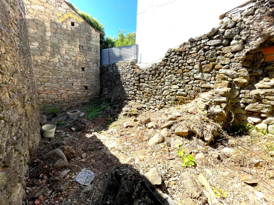 Moradia T0 para Venda em Escalos de Cima e Lousa Foto 6