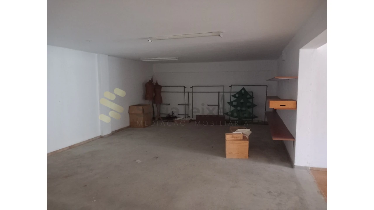 Loja para Arrendamento em São João da Madeira Foto 18