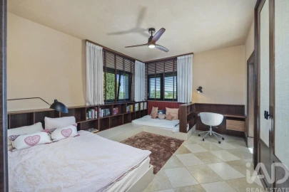 Moradia T5 para Venda em Loule (São Sebastião)