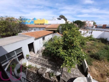 Moradia T7 para Venda em Carcavelos e Parede