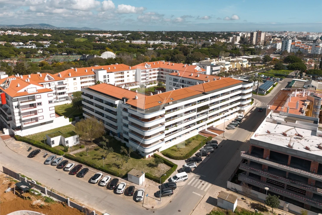 Apartamento T2 para Arrendamento em Quarteira Foto 32