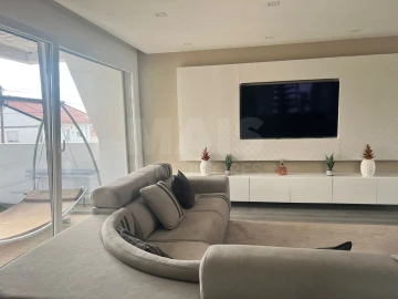 Moradia T4 para Venda em Pontinha e Famões