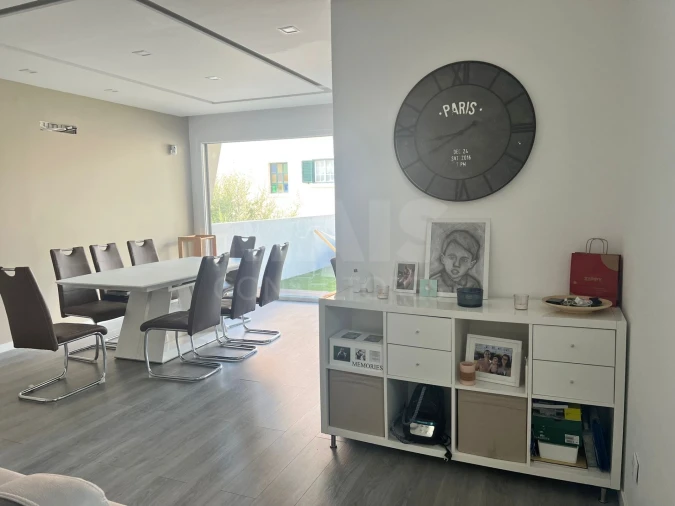 Moradia T4 para Venda em Pontinha e Famões Foto 3
