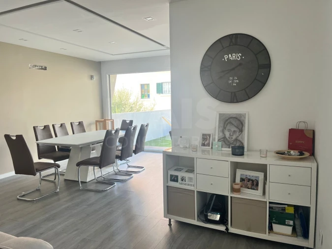 Moradia T4 para Venda em Pontinha e Famões Foto 5