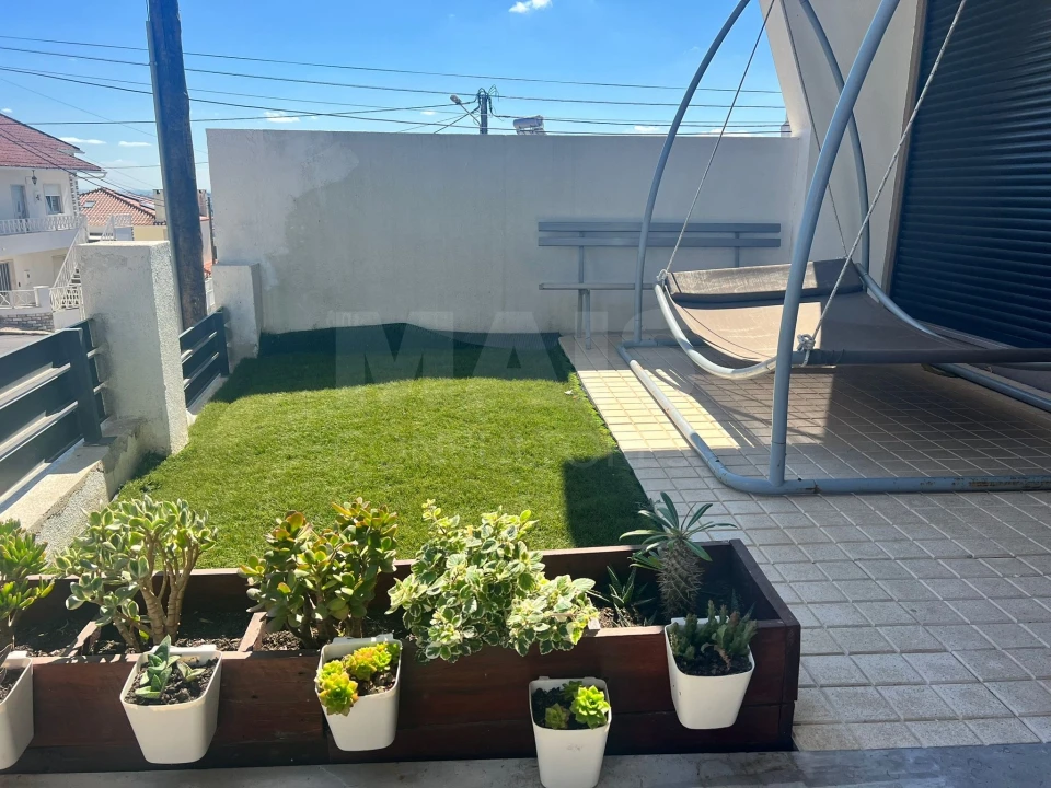 Moradia T4 para Venda em Pontinha e Famões Foto 2