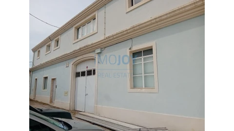 Moradia T9 para Venda em Loures
