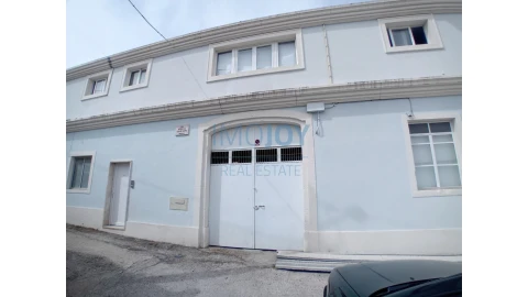 Moradia T9 para Venda em Loures