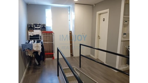 Moradia T9 para Venda em Loures
