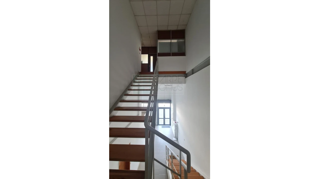 Armazém para Venda em Alverca do Ribatejo e Sobralinho Foto 14